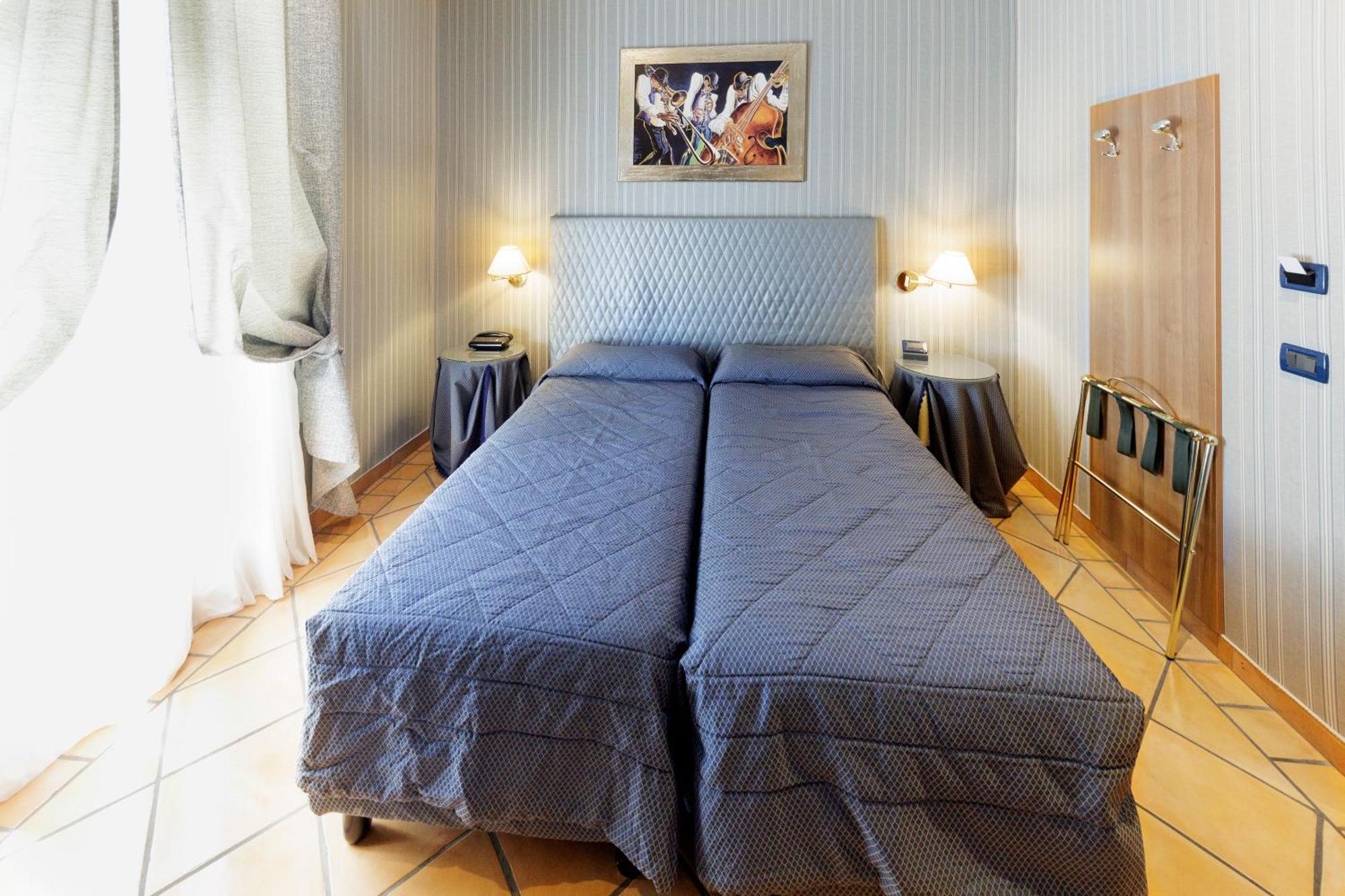 Hotel Lirico Рим Экстерьер фото
