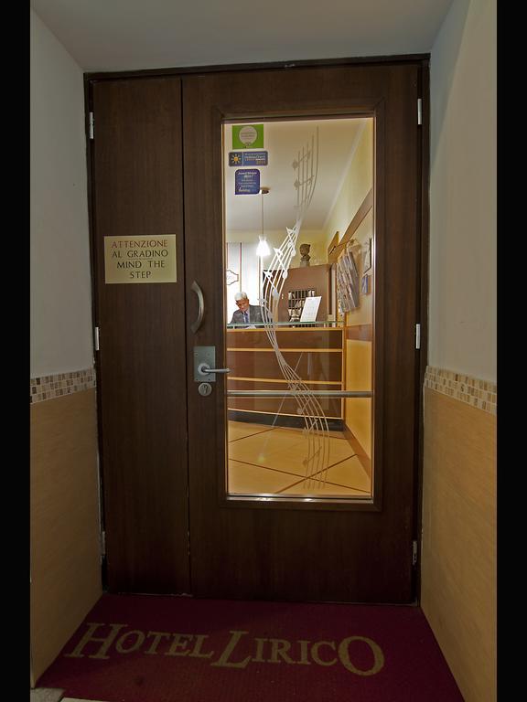 Hotel Lirico Рим Экстерьер фото