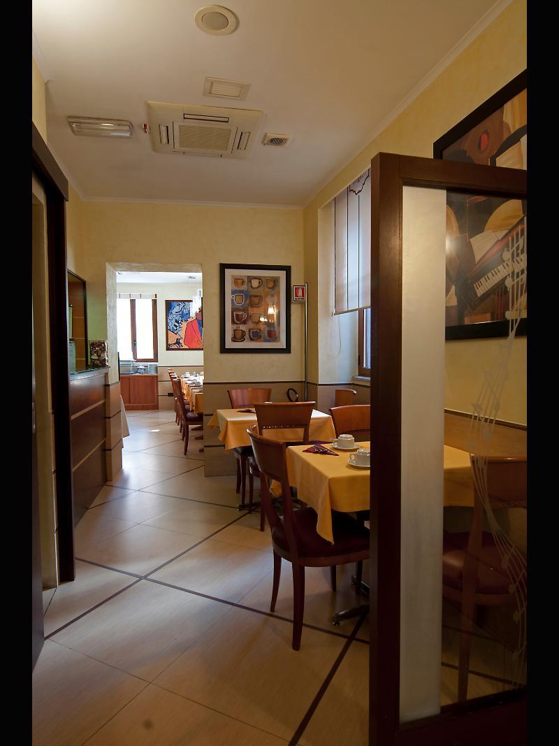 Hotel Lirico Рим Экстерьер фото