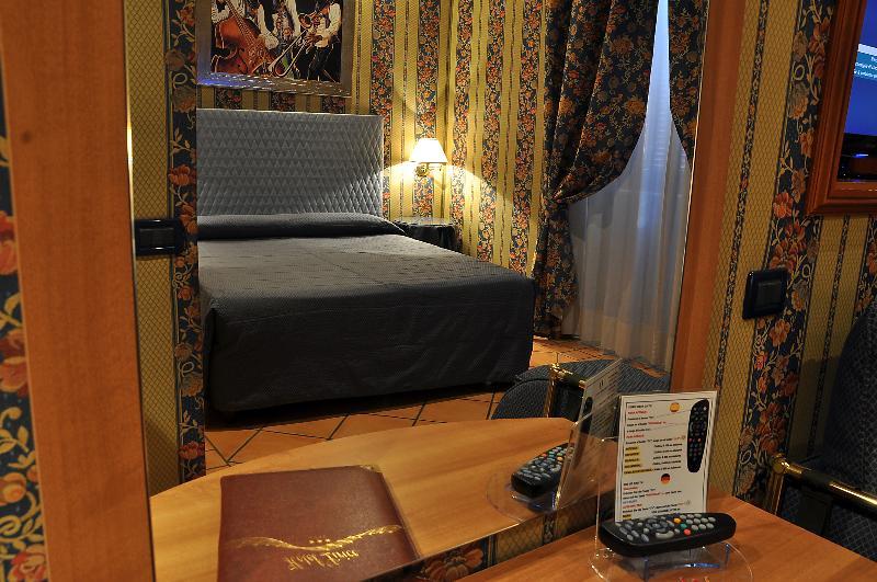 Hotel Lirico Рим Экстерьер фото